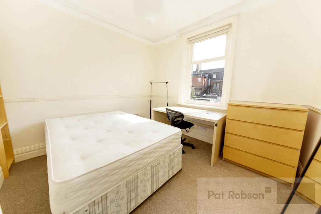 6 bedroom property for rent