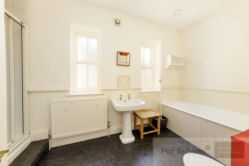6 bedroom property for rent