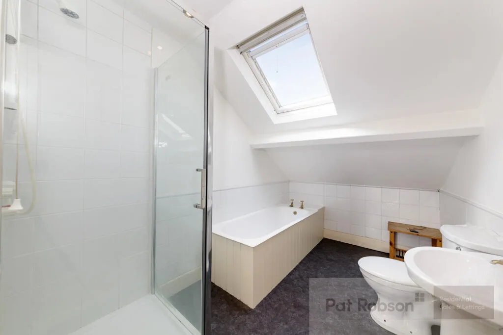 6 bedroom property for rent