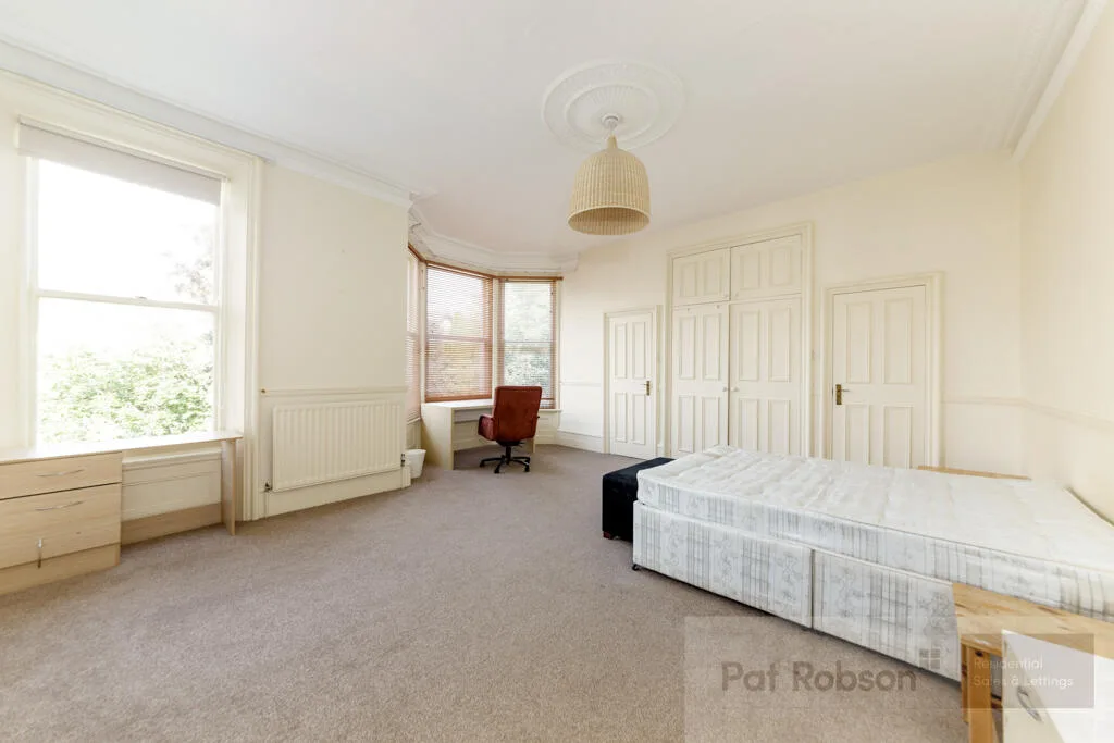 6 bedroom property for rent