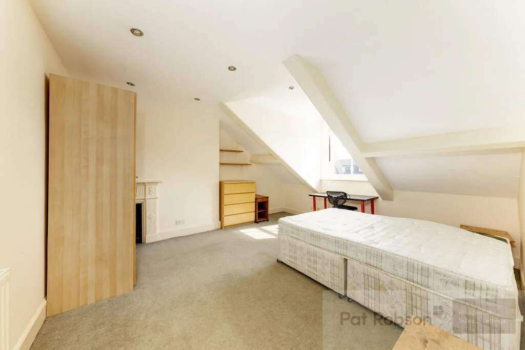 6 bedroom property for rent