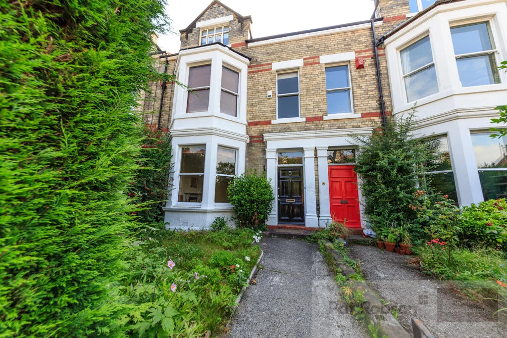 6 bedroom property for rent