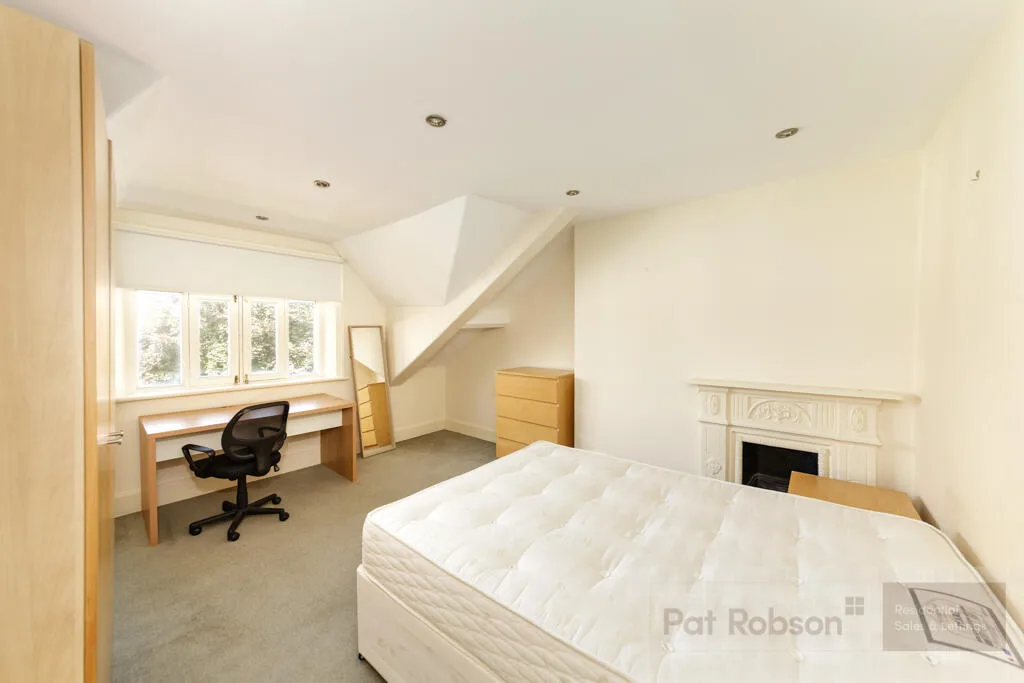 6 bedroom property for rent