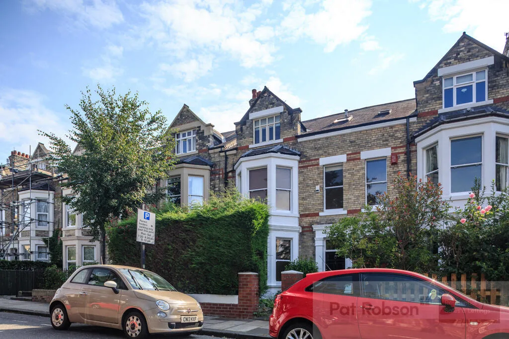 6 bedroom property for rent