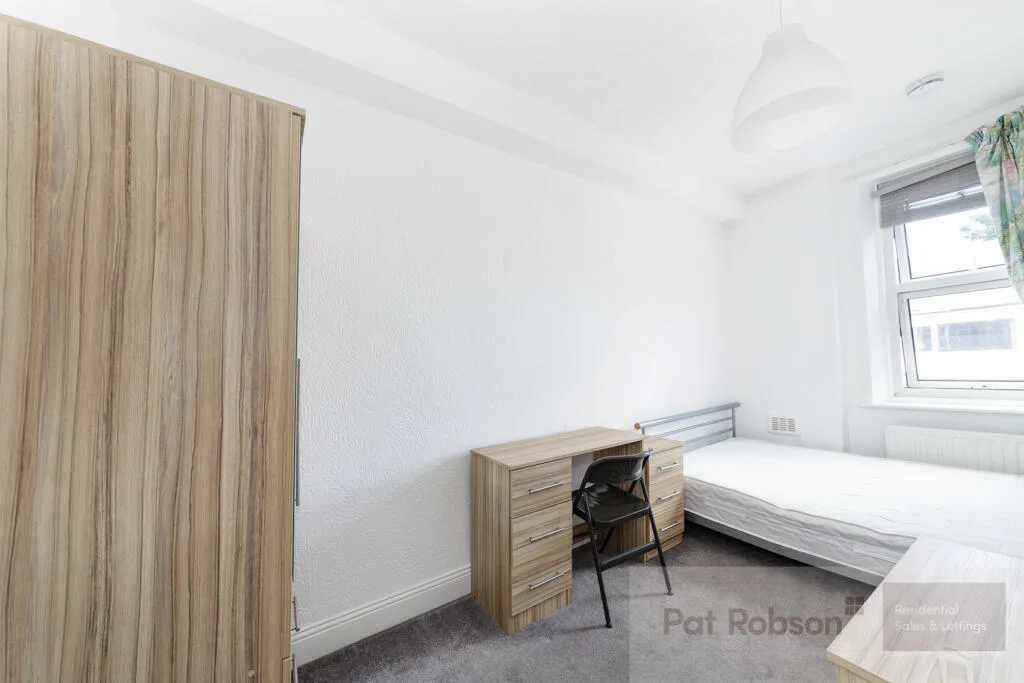 5 bedroom maisonette for rent