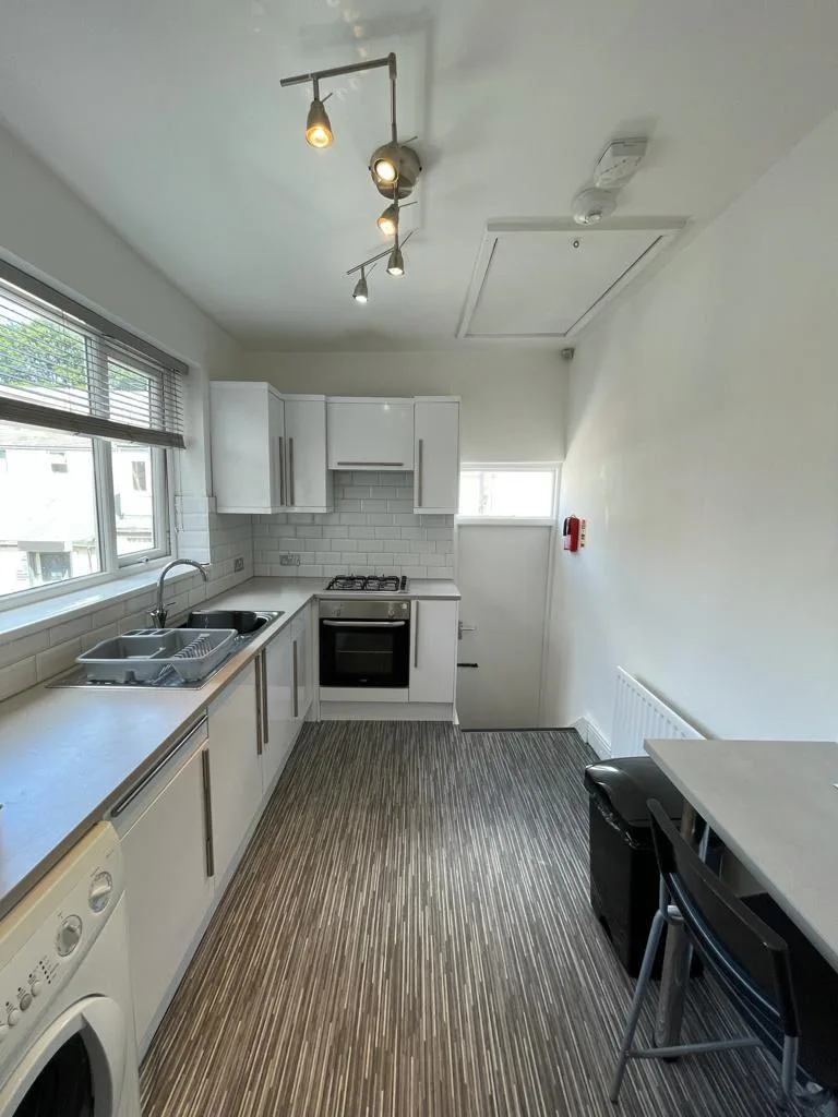 5 bedroom maisonette for rent