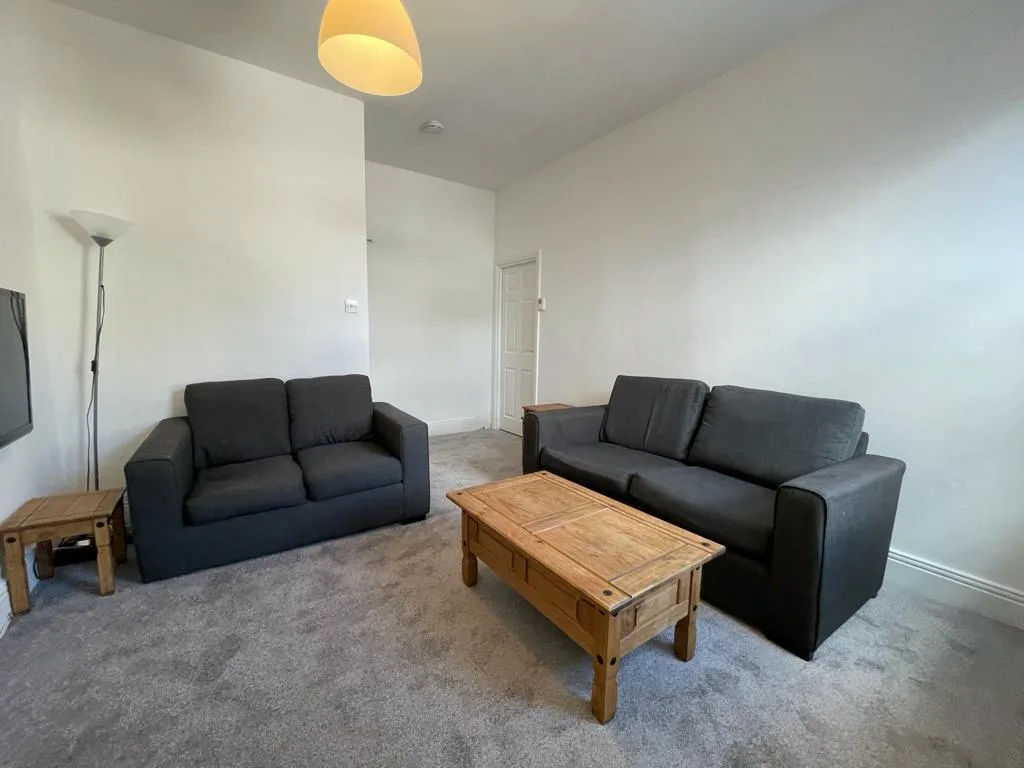 5 bedroom maisonette for rent