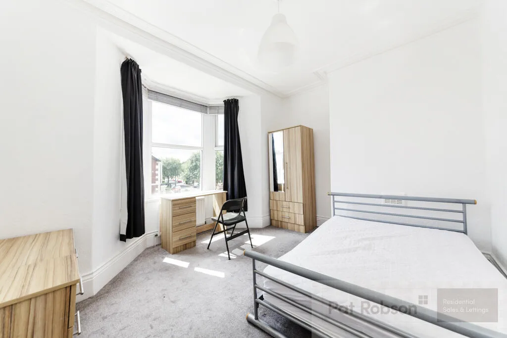 5 bedroom maisonette for rent