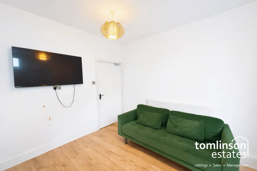 5 bedroom terraced house for rent
