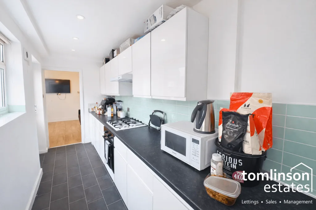 5 bedroom terraced house for rent