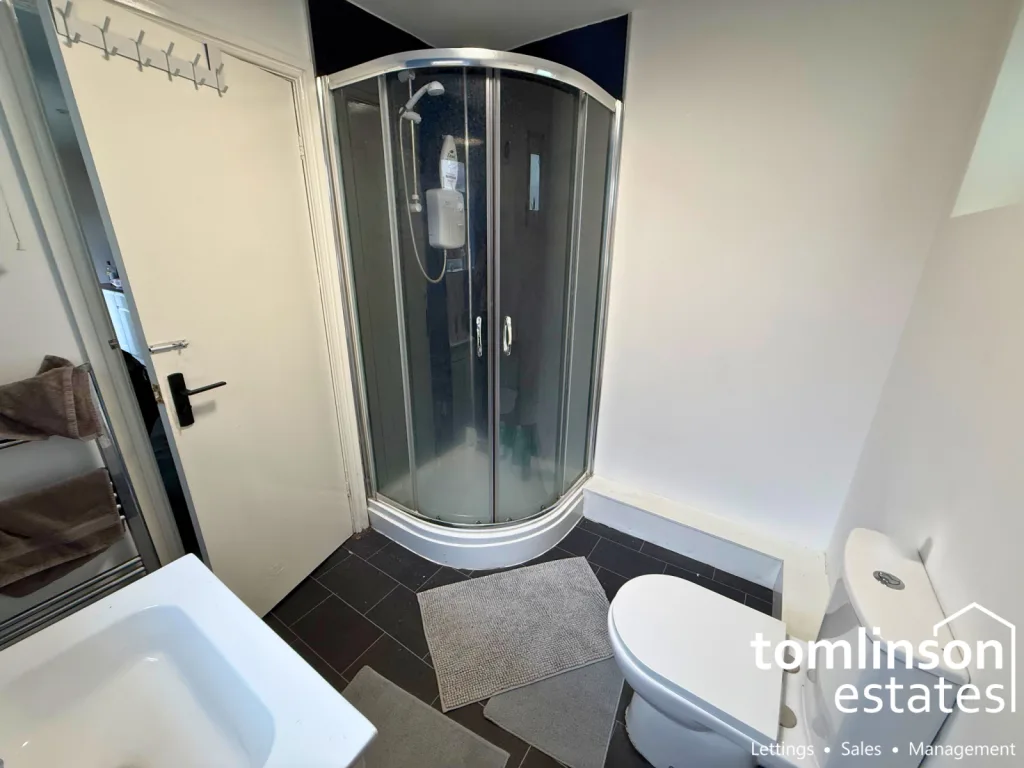 5 bedroom terraced house for rent