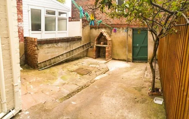 5 bedroom terraced house for rent