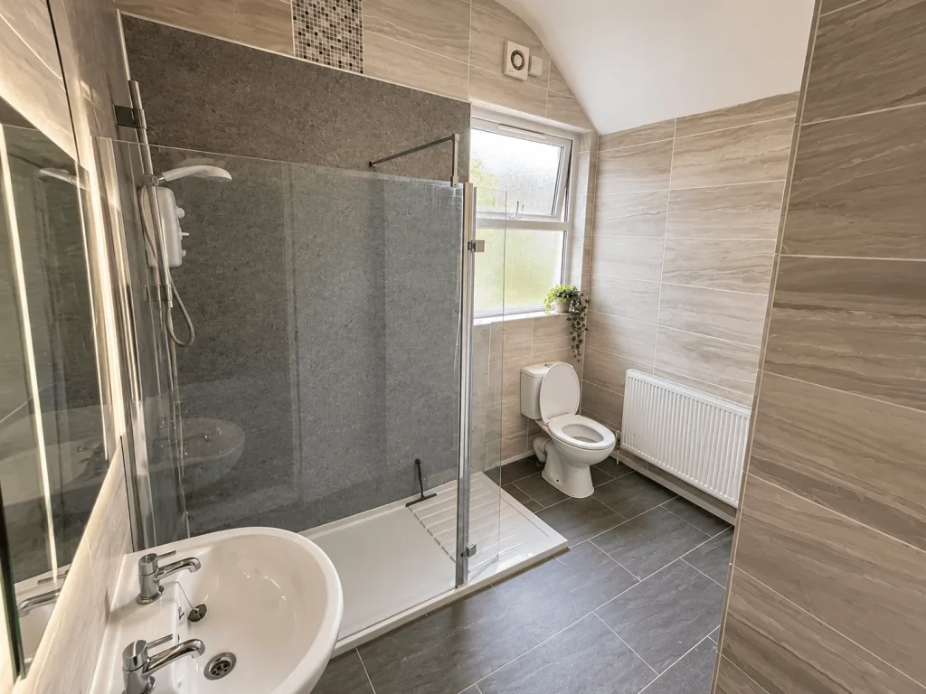 5 bedroom terraced house for rent