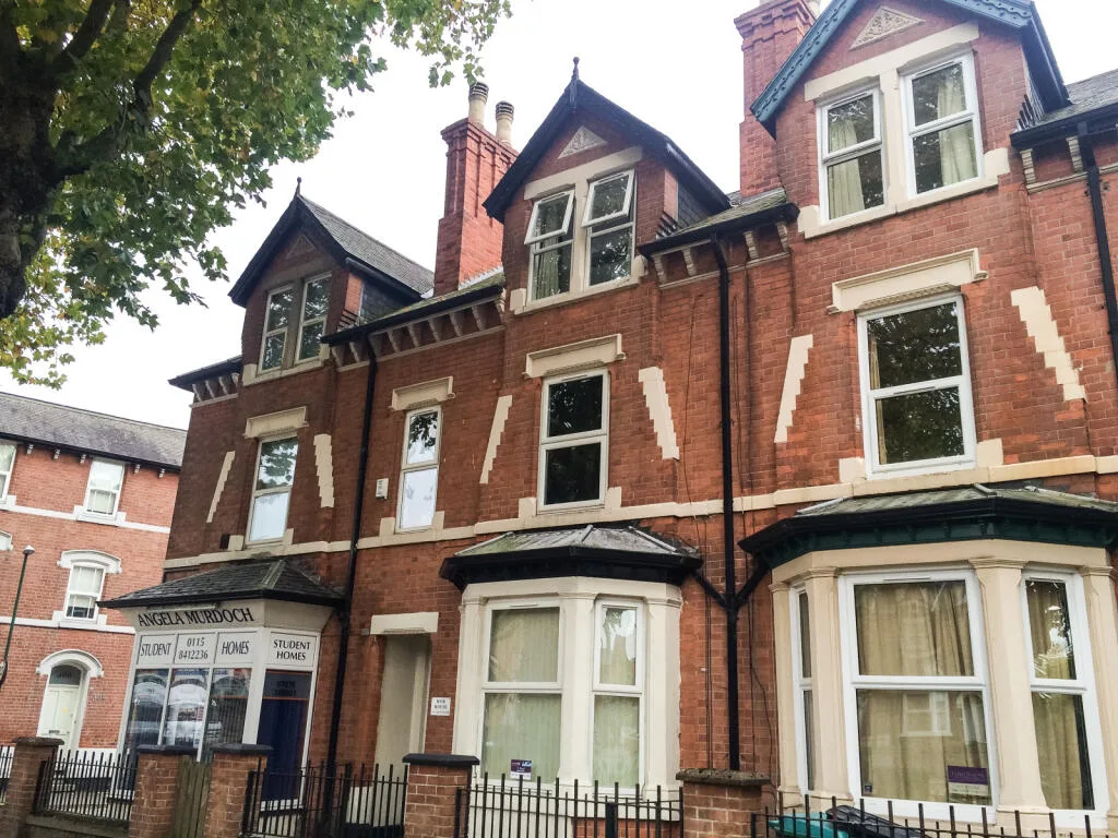 5 bedroom terraced house for rent