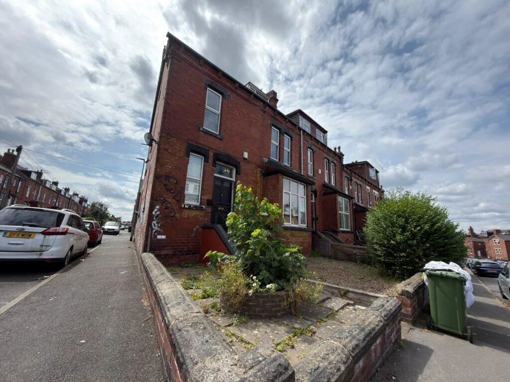 7 bedroom terraced house for rent