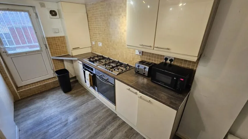 7 bedroom terraced house for rent