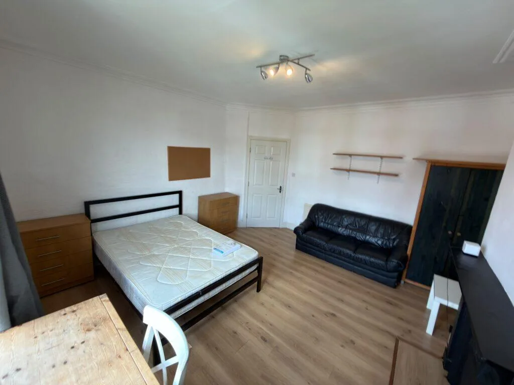 7 bedroom terraced house for rent