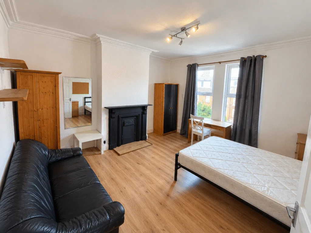 7 bedroom terraced house for rent