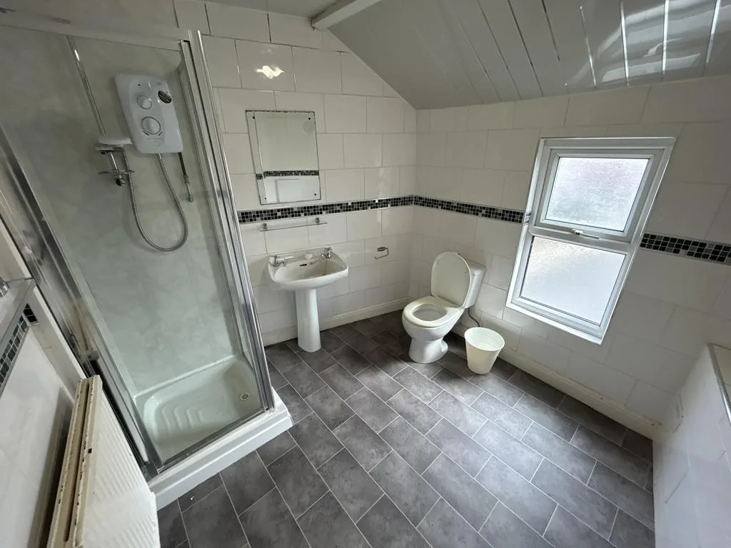 7 bedroom terraced house for rent