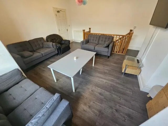 7 bedroom terraced house for rent