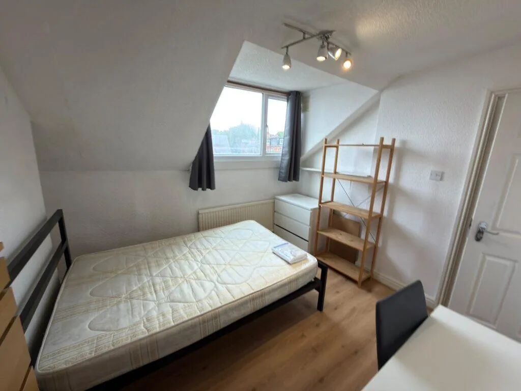 8 bedroom terraced house for rent