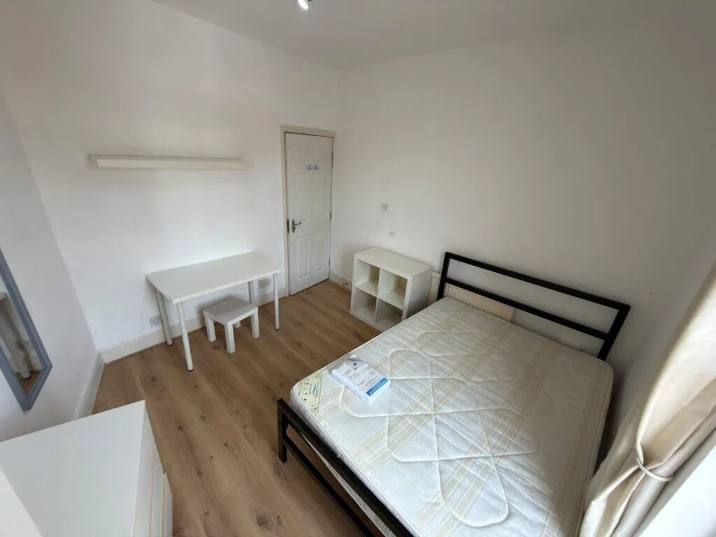 8 bedroom terraced house for rent