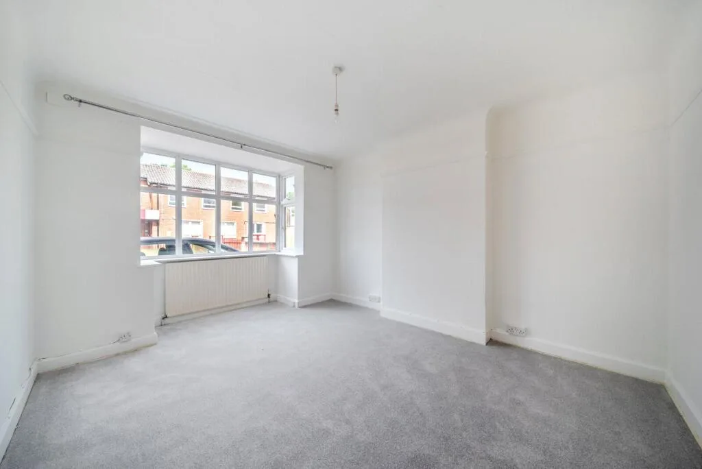 2 bedroom maisonette for rent
