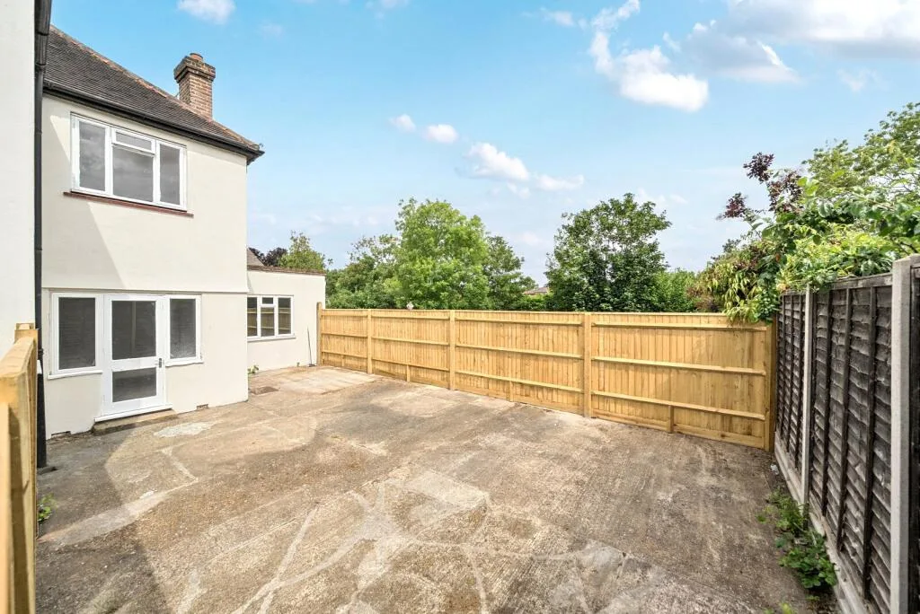 2 bedroom maisonette for rent
