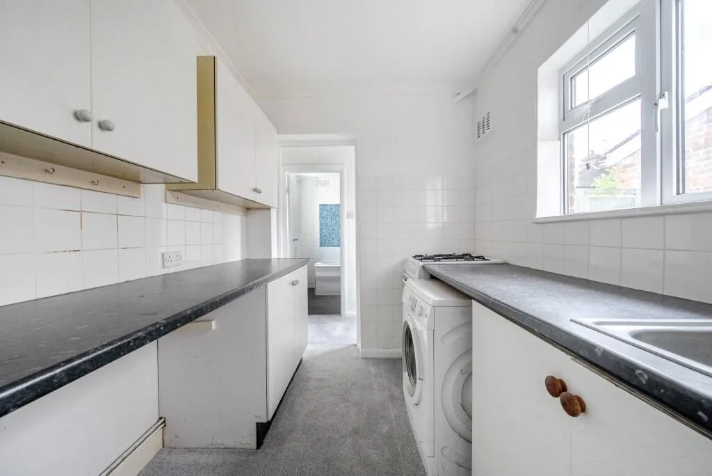 2 bedroom maisonette for rent