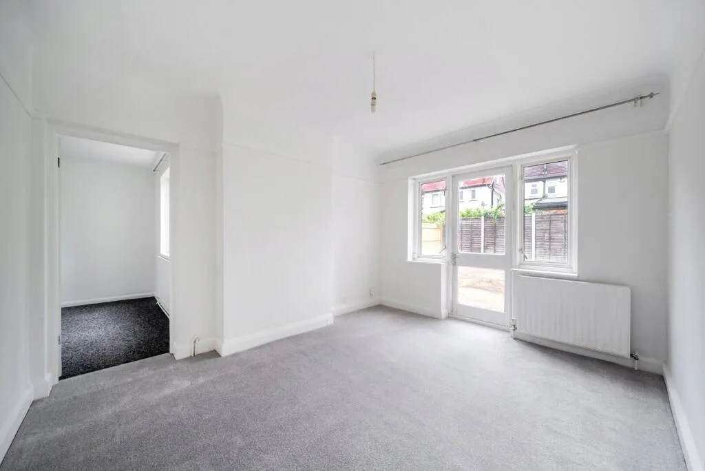 2 bedroom maisonette for rent