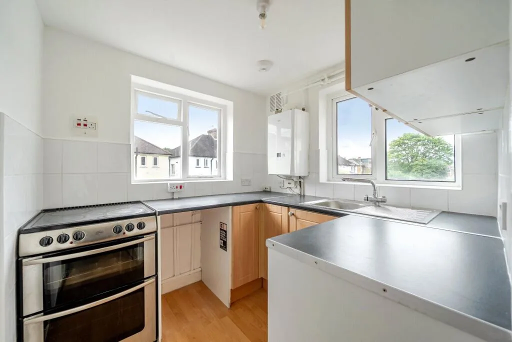 2 bedroom maisonette for rent