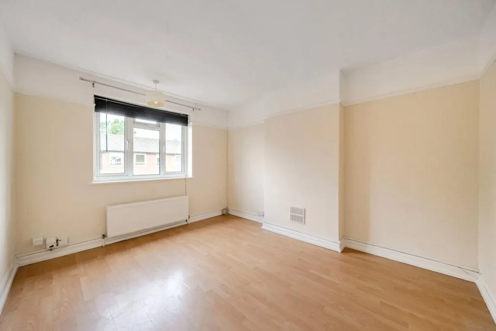 2 bedroom maisonette for rent