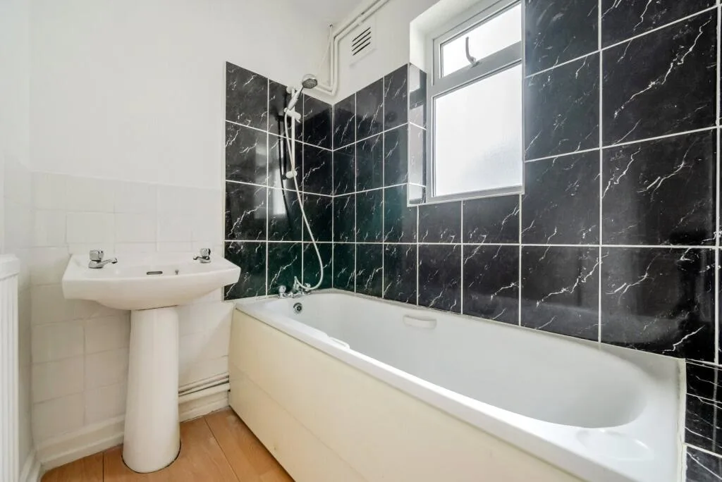 2 bedroom maisonette for rent
