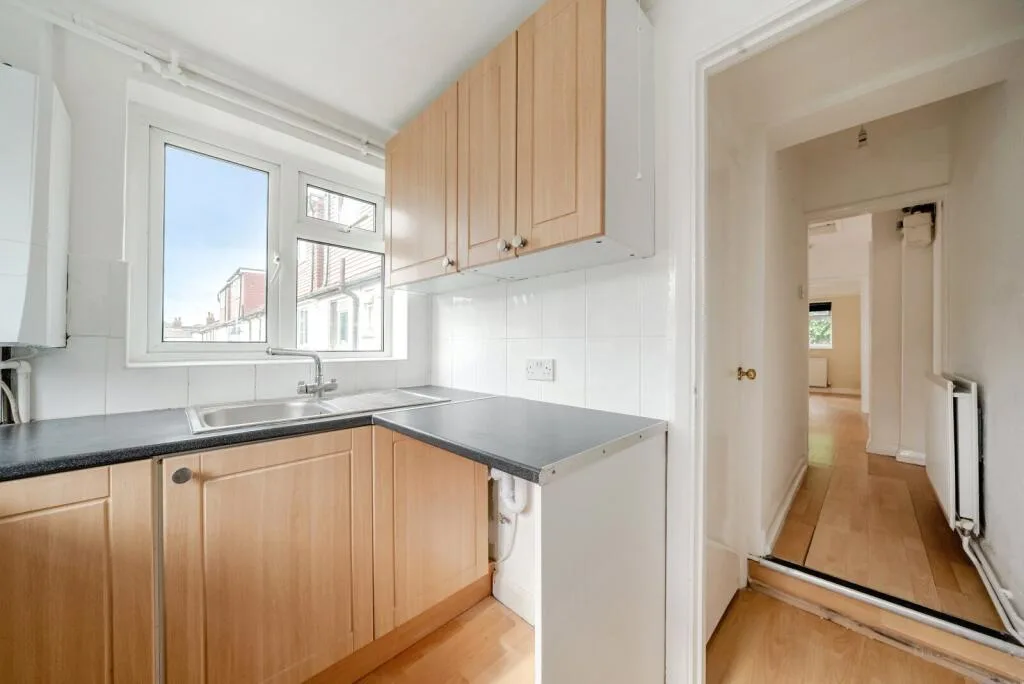 2 bedroom maisonette for rent