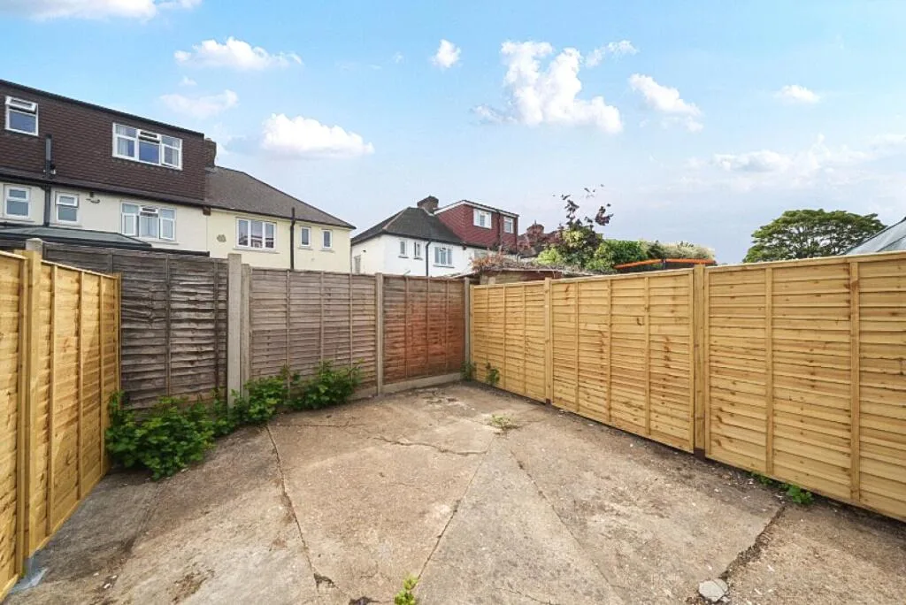 2 bedroom maisonette for rent