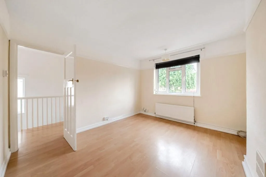 2 bedroom maisonette for rent