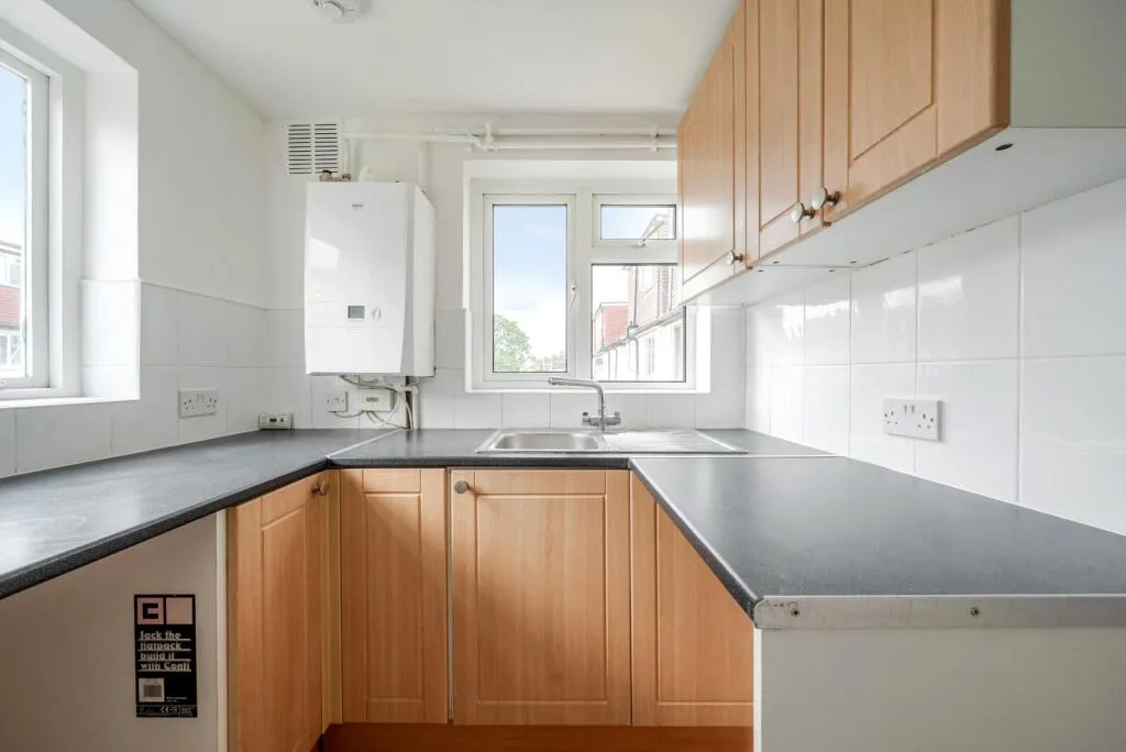 2 bedroom maisonette for rent