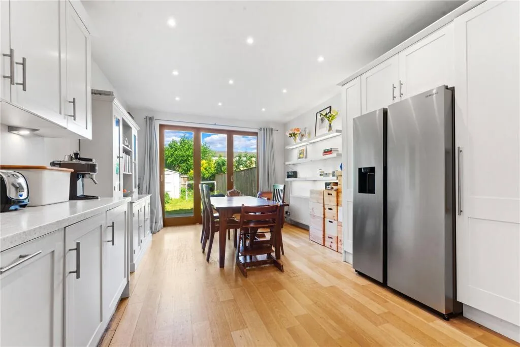 4 bedroom semi-detached house for rent