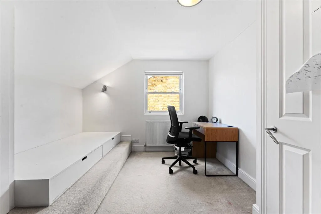 4 bedroom semi-detached house for rent