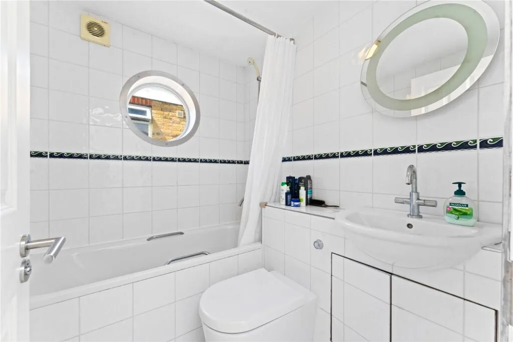 4 bedroom semi-detached house for rent