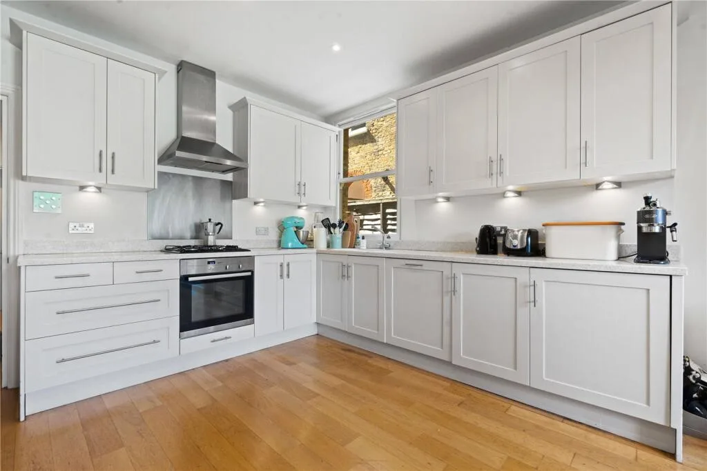 4 bedroom semi-detached house for rent