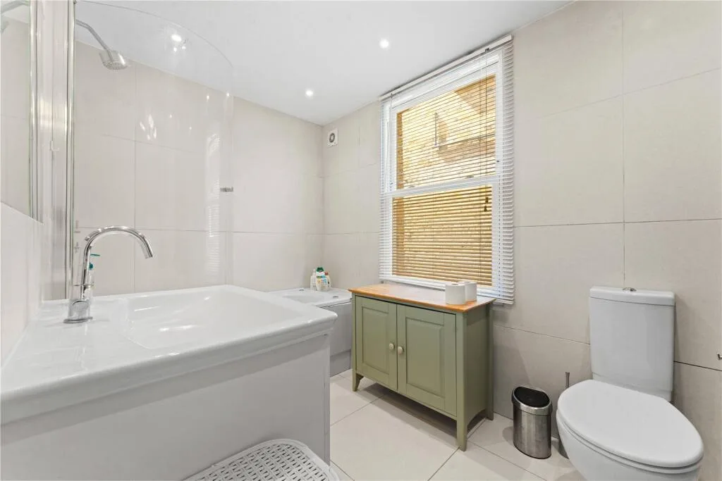 4 bedroom semi-detached house for rent