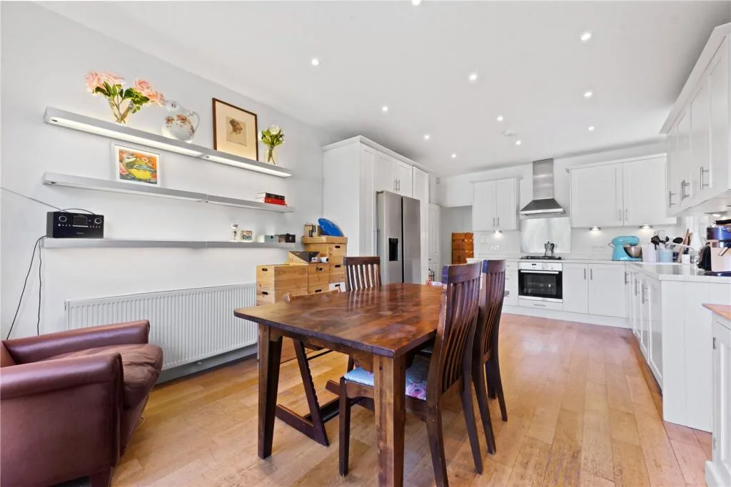 4 bedroom semi-detached house for rent