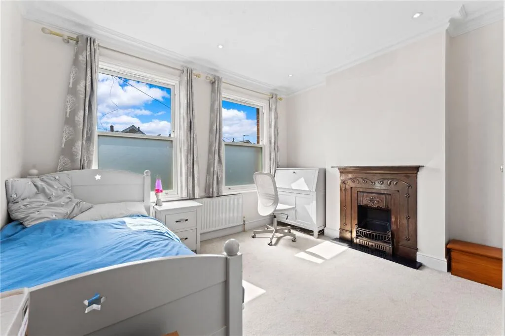4 bedroom semi-detached house for rent