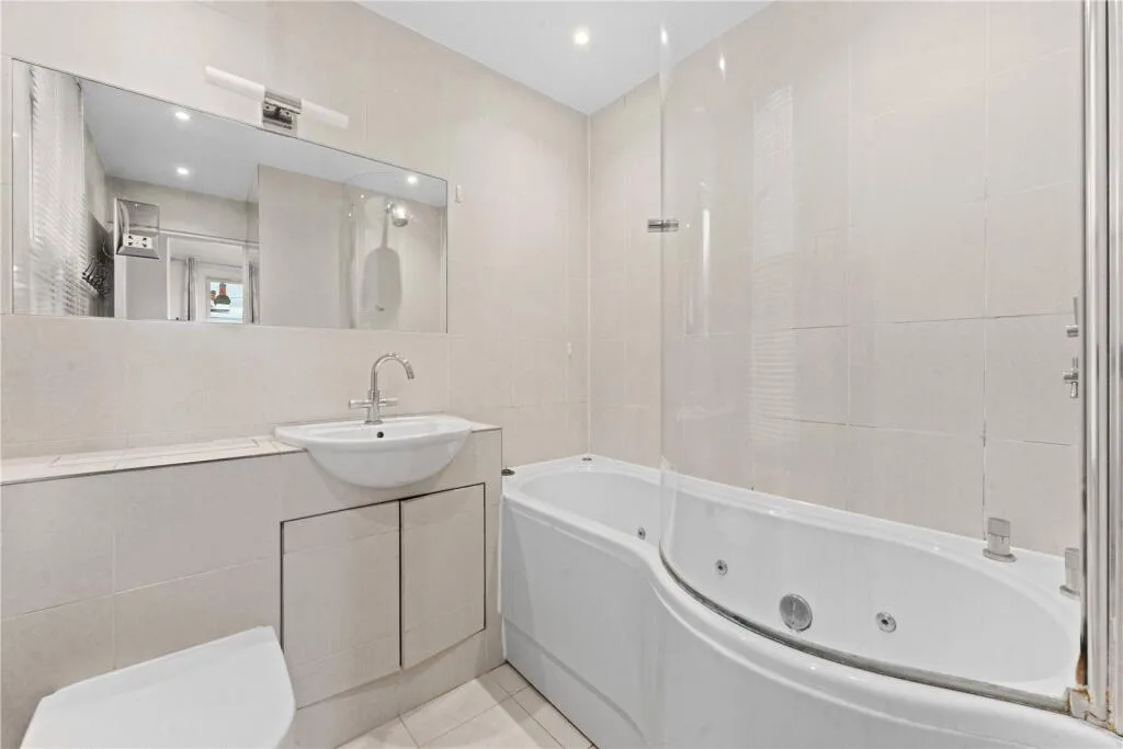 4 bedroom semi-detached house for rent
