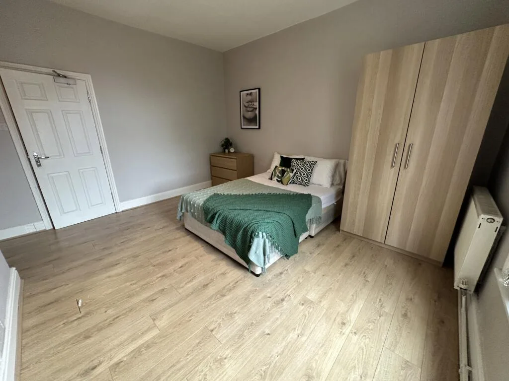 5 bedroom terraced house for rent