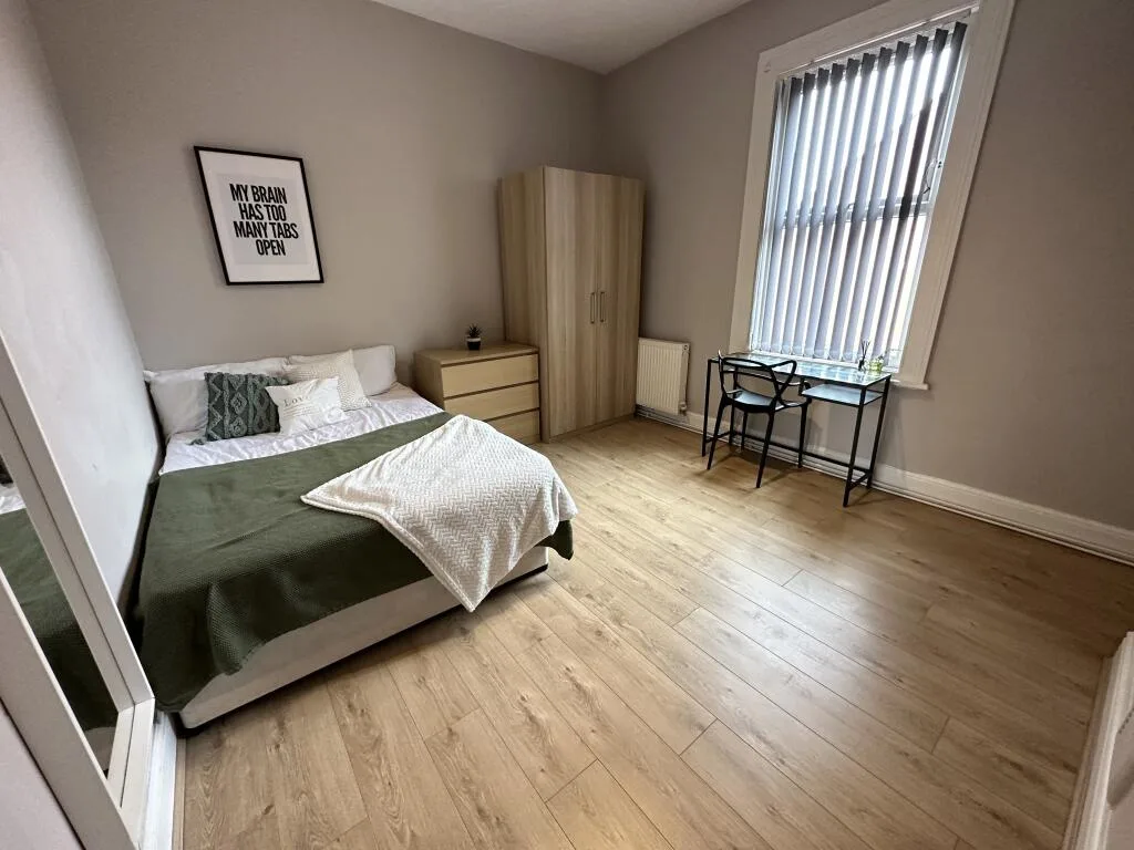 5 bedroom terraced house for rent