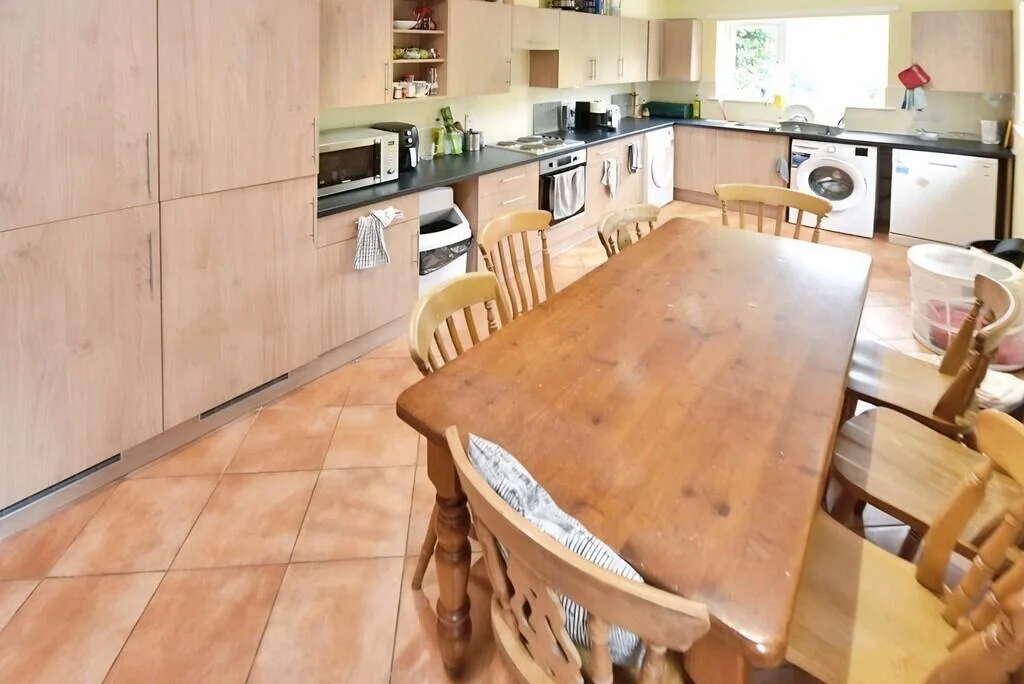 7 bedroom terraced house for rent
