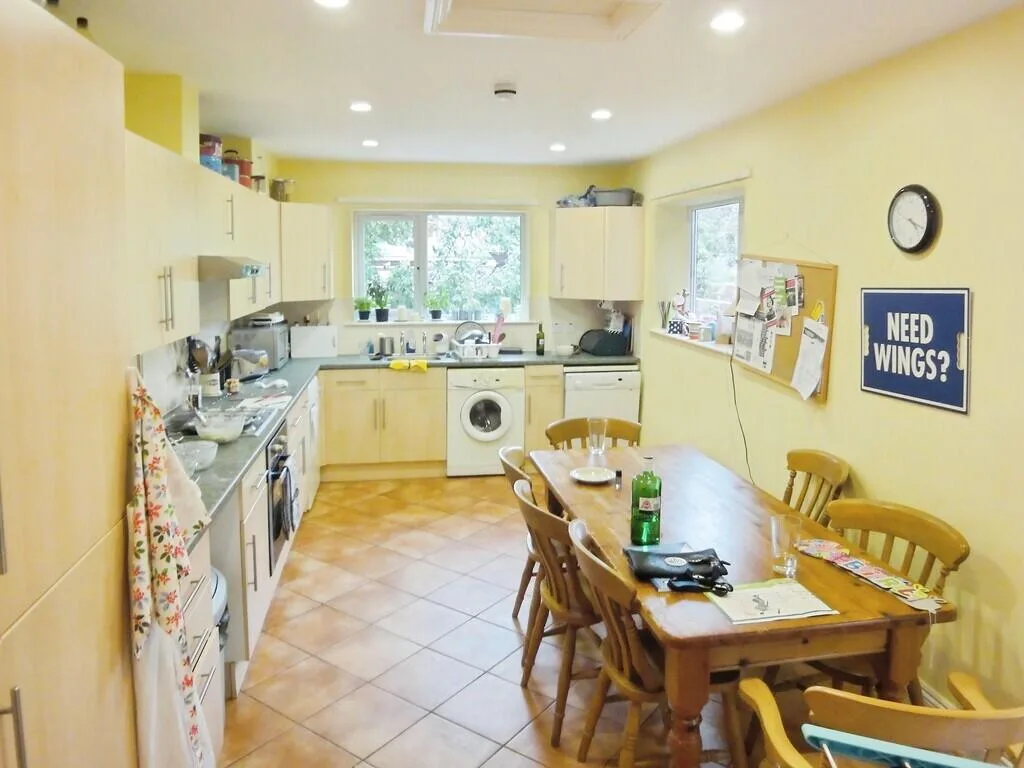 7 bedroom terraced house for rent