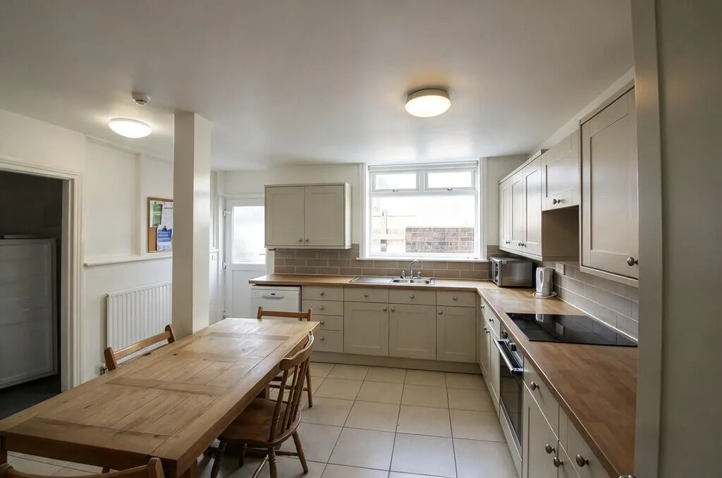 7 bedroom terraced house for rent